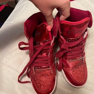 Shimmer red pastry sneakers